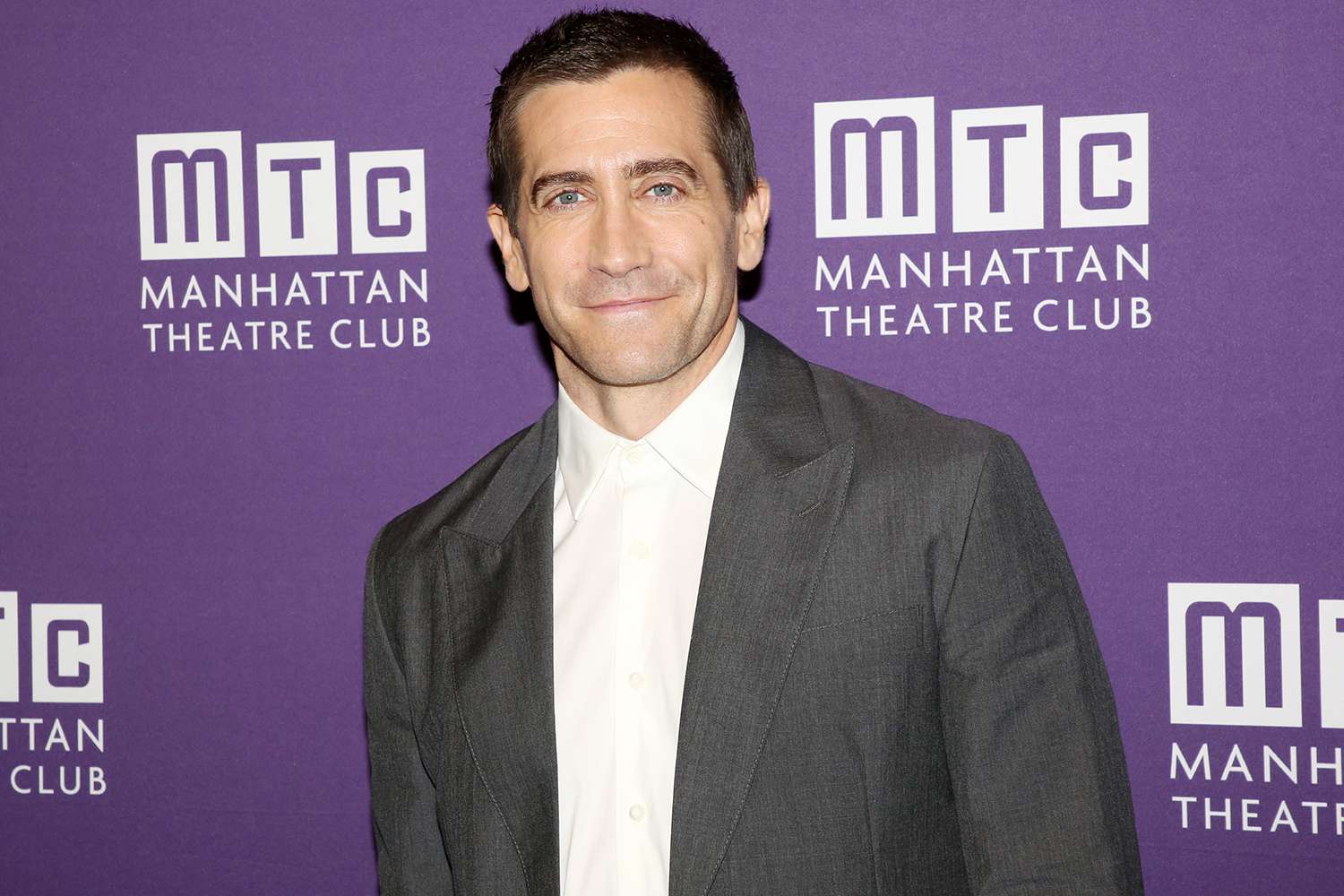 Jake Gyllenhaal poses at the 2025 Manhattan Theatre Club Spring Gala 