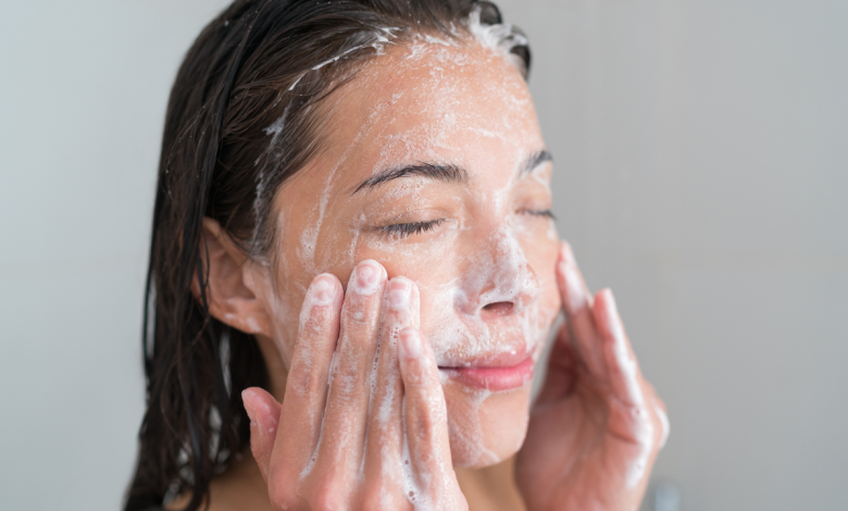 Step-by-step guide to clean your face after work
