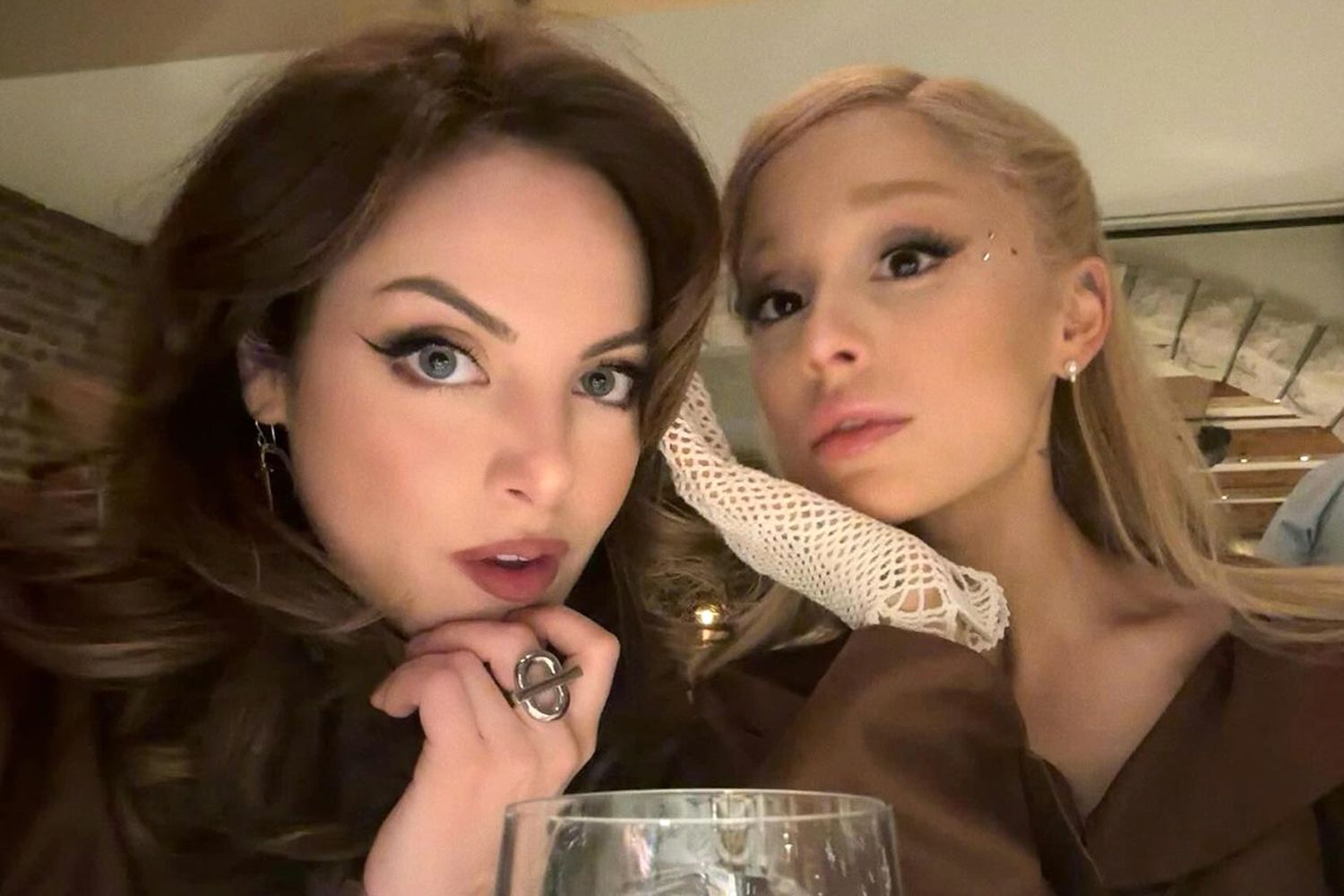 Elizabeth Gillies and Ariana Grande pose for a selfie