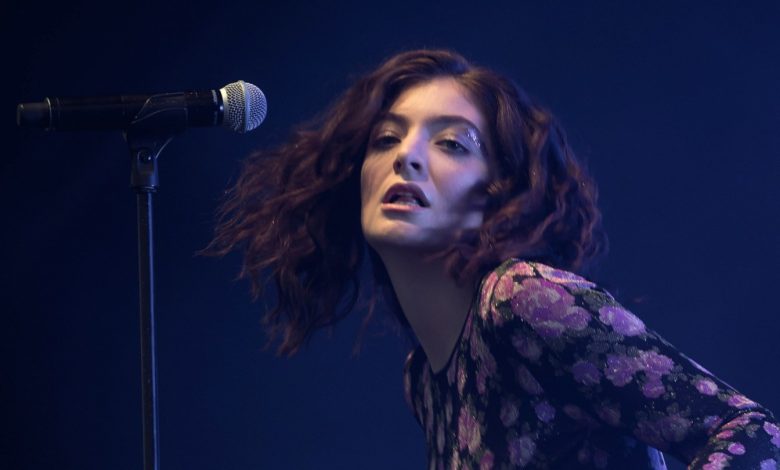 Lorde Performs Surprise Glastonbury Set on Day of Album Release: “I’m Back and Completely Free”