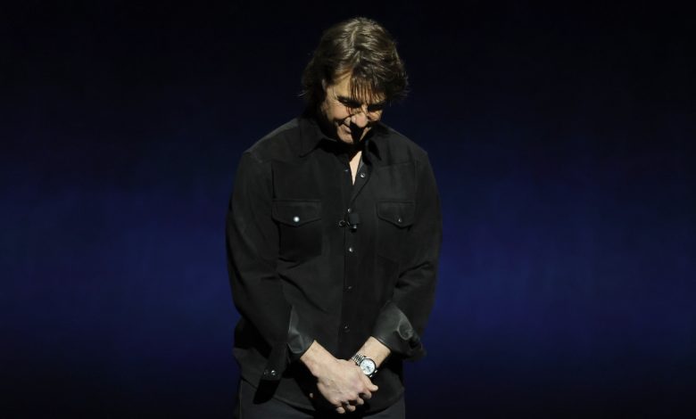 Tom Cruise bows at CinemaCon