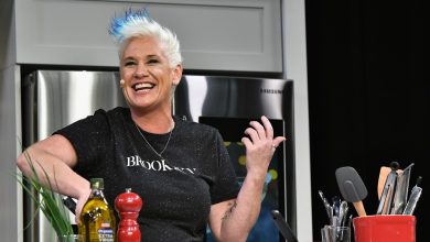 Chef Anne Burrell prepares a dish at the Food Network & Cooking Channel New York City Wine & Food Festival