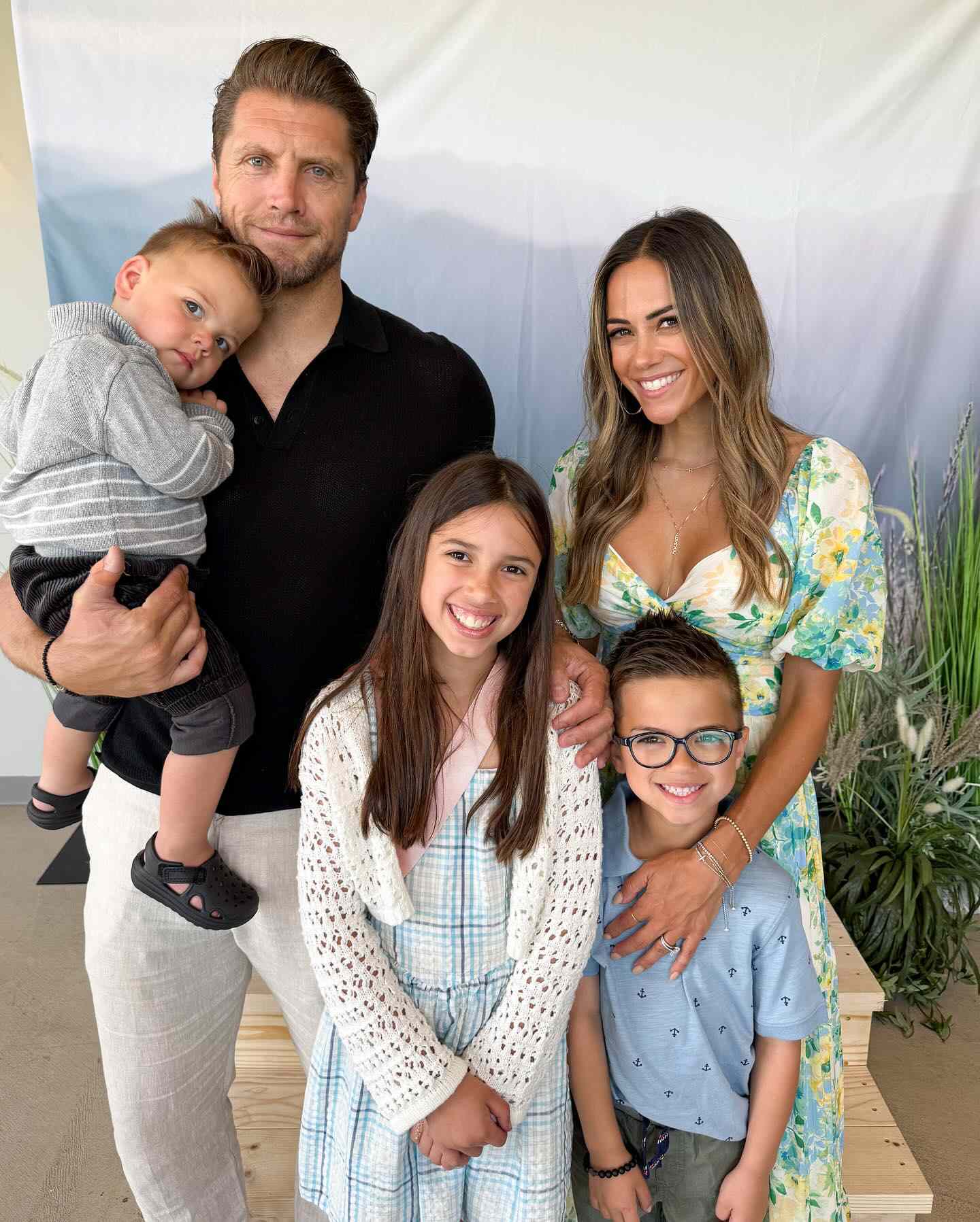 Jana Kramer and family
