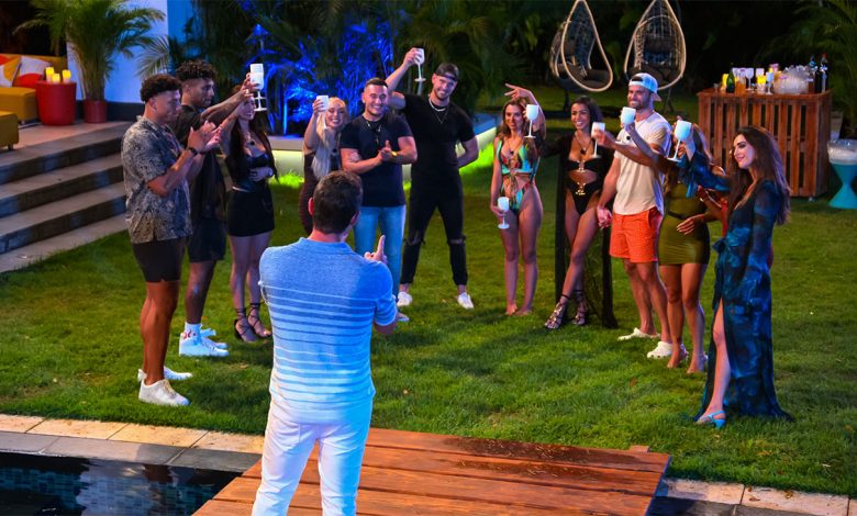 Chase Demoor, Dom Gabriel, Francesca Farago, Kariselle Snow, Joey Sasso, Shayne Jansen, Georgia Hassarati, Izzy Fairthorne, Nick Uhlenhuth, Savannah Palacio, Ines Tazi on Netflix