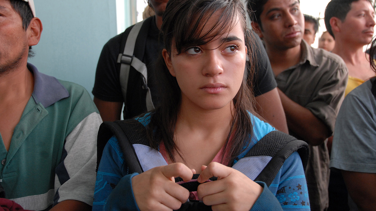 Paulina Gaitan in 'Sin Nomobre'