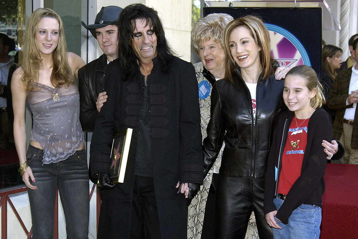  Rocker Alice Cooper (C) poses with family (L-R): daughter Calico, son Dash, mom Ella Furnier, wife Sheryl and daughter Sonora