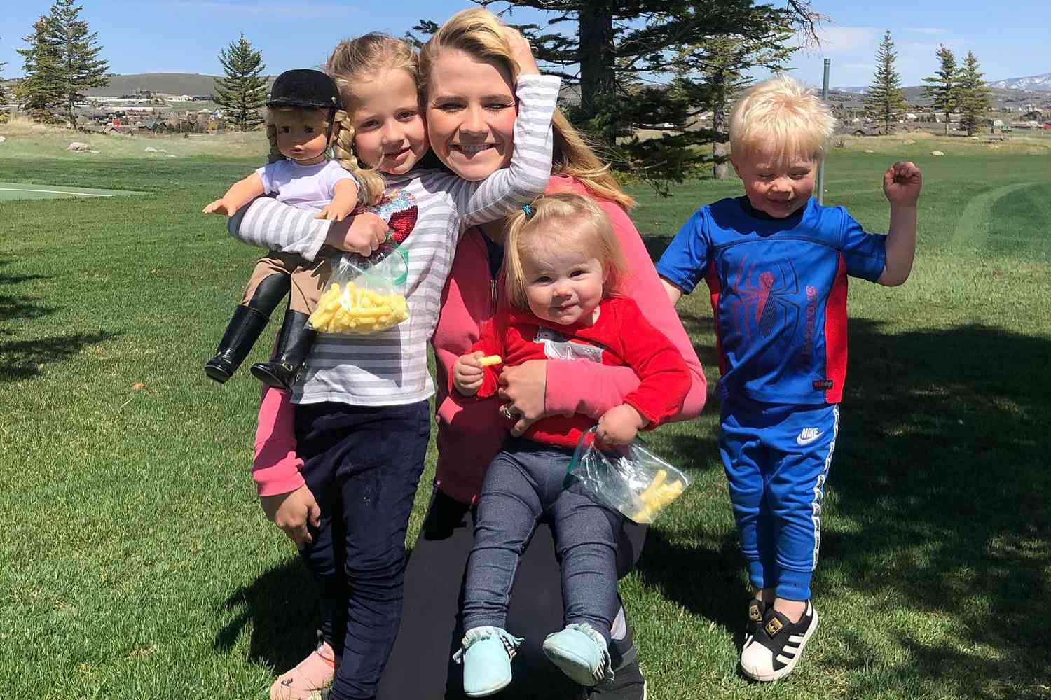 Elizabeth Smart and her 3 kids Olivia, Chloe and James in May 2020.