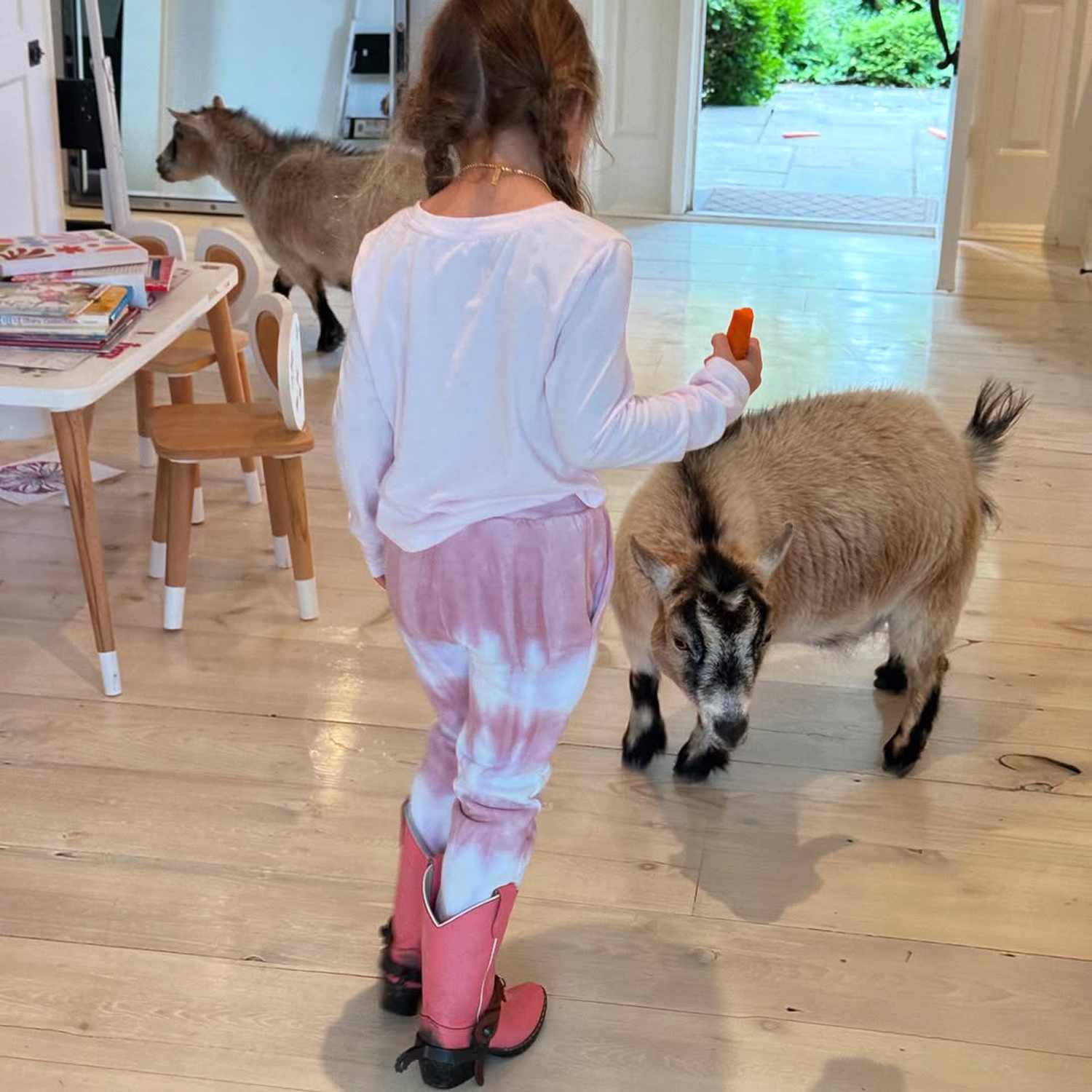 Gigi Hadid, Khai, Instagram 