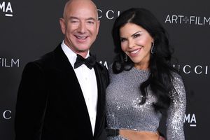 Jeff Bezos, Lauren Sanchez arrives at the 10th Annual LACMA ART+FILM GALA Presented By GucciLos Angeles County Museum of Art on November 06, 2021 in Los Angeles, California