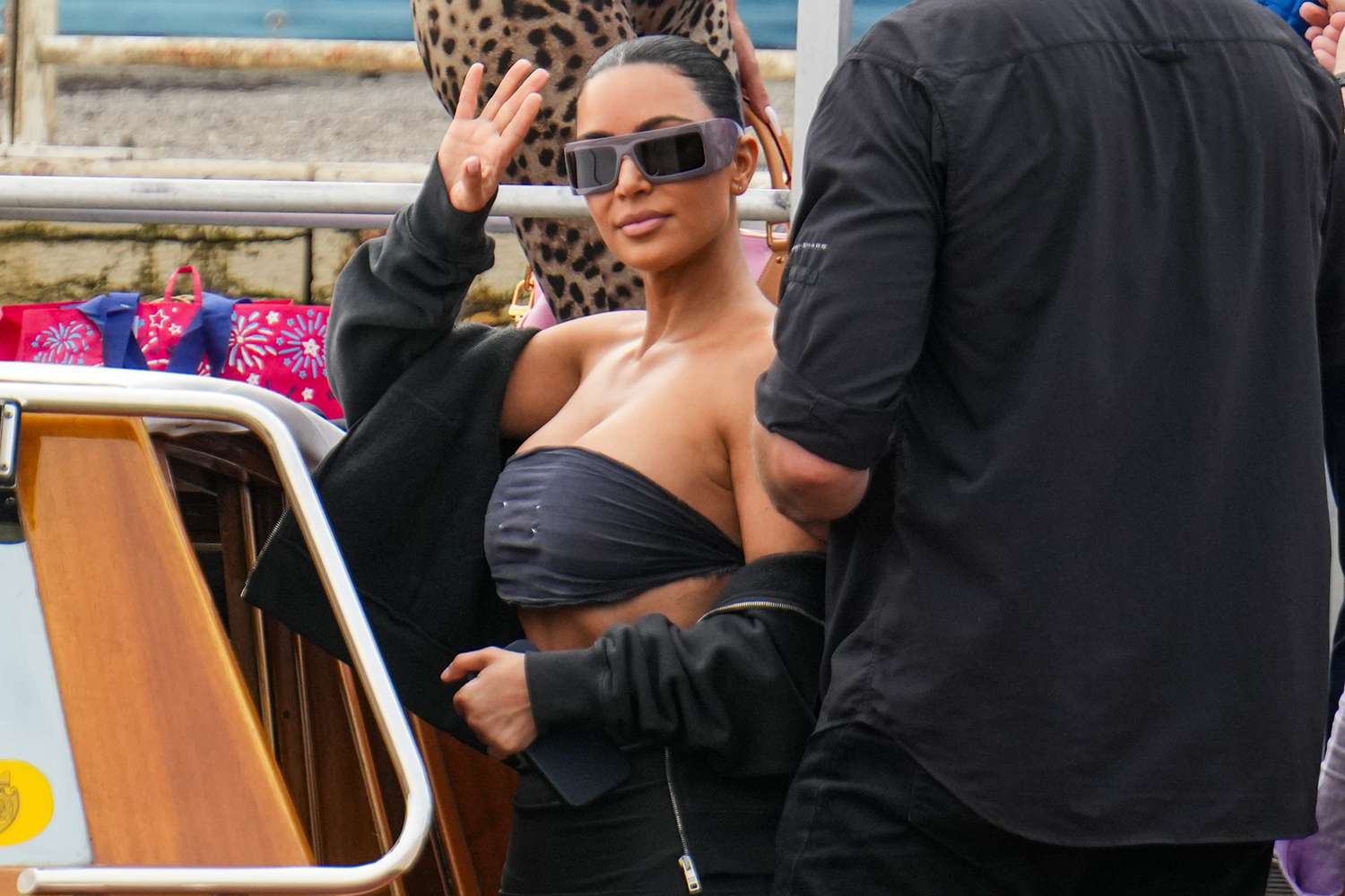 Kim Kardashian arrives at the airpost for the Jeff Bezos and Lauren Sanchez wedding