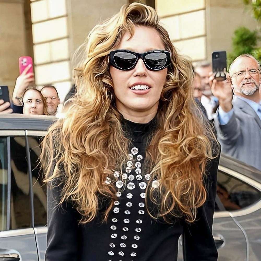 Miley Cyrus leaves the Crillon Hotel in Paris