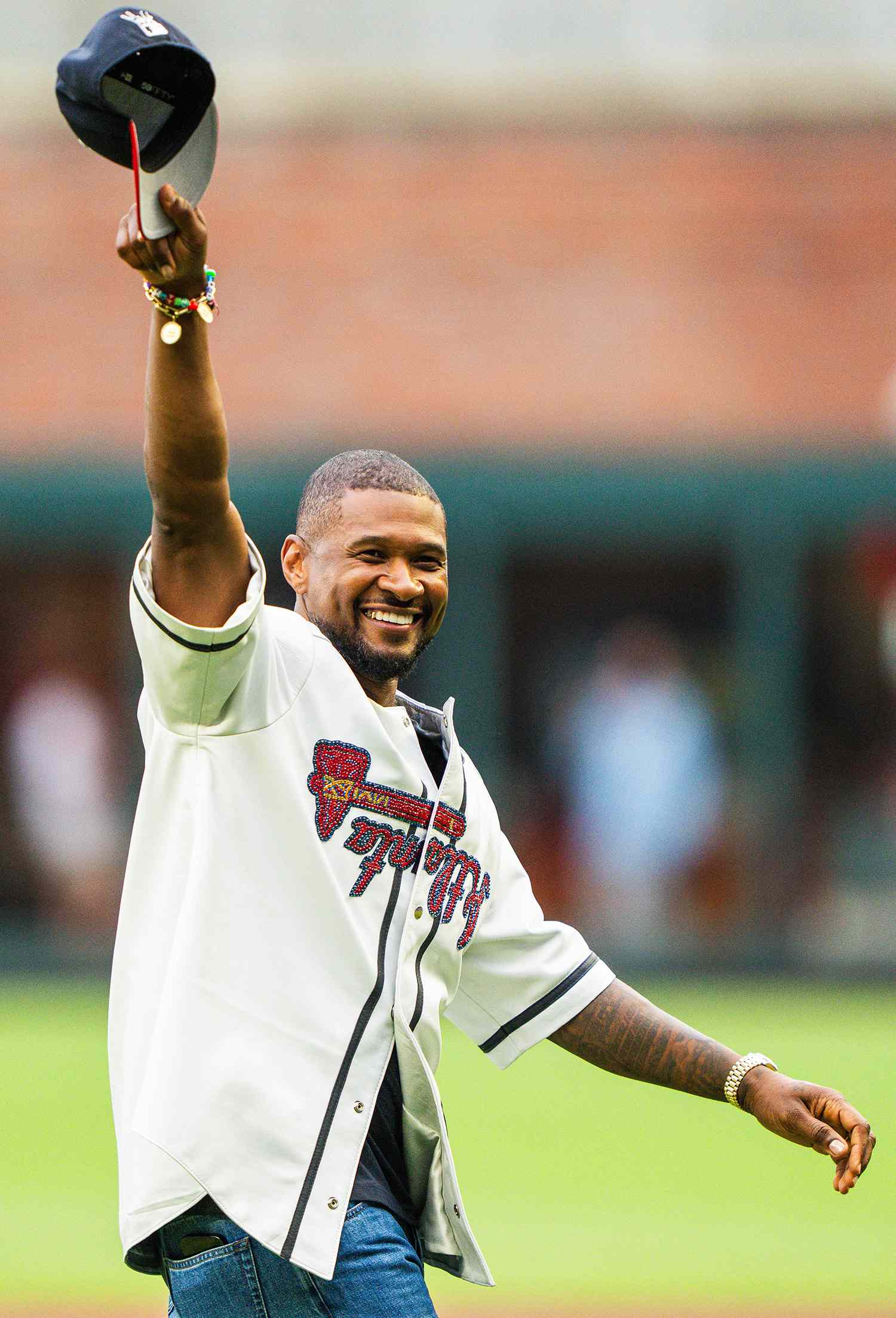 Usher throws out the ceremonial first pitch before the game between the Atlanta Braves and the New York Mets 