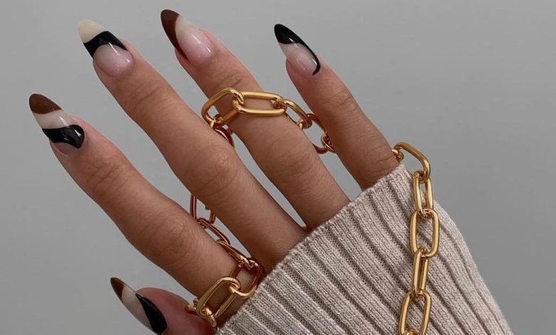 Elegant and Expensive Looking: 25 Almond-Shaped Nail Designs We're Wearing This Month