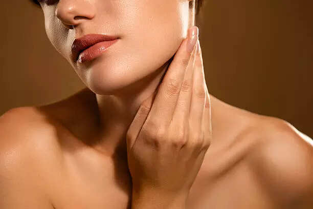 5 facial exercises to practice for a sculpted jawline