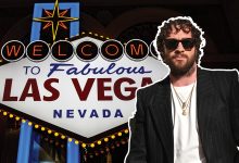 Aaron Taylor-Johnson in front of the Welcome to Las Vegas Sign