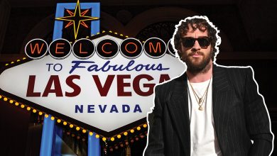 Aaron Taylor-Johnson in front of the Welcome to Las Vegas Sign