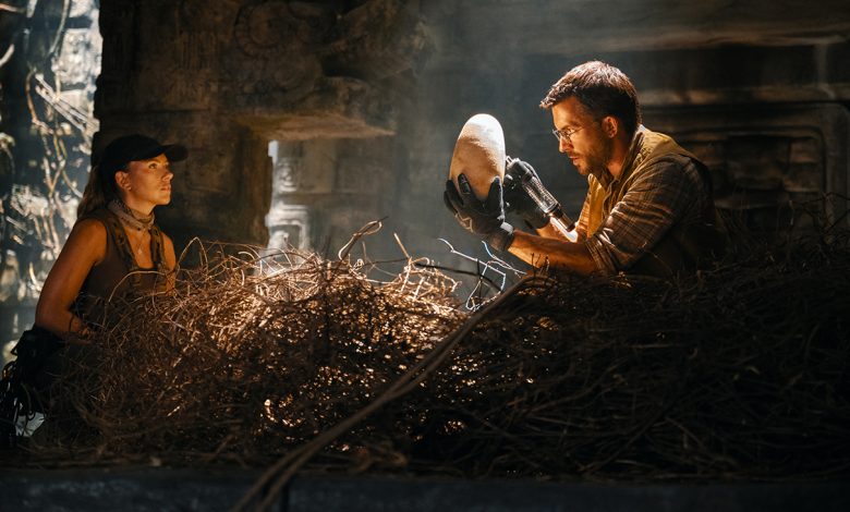 L to R: Scarlett Johansson as skilled covert operations expert Zora Bennett and Jonathan Bailey as paleontologist Dr. Henry Loomis in Jurassic World Rebirth