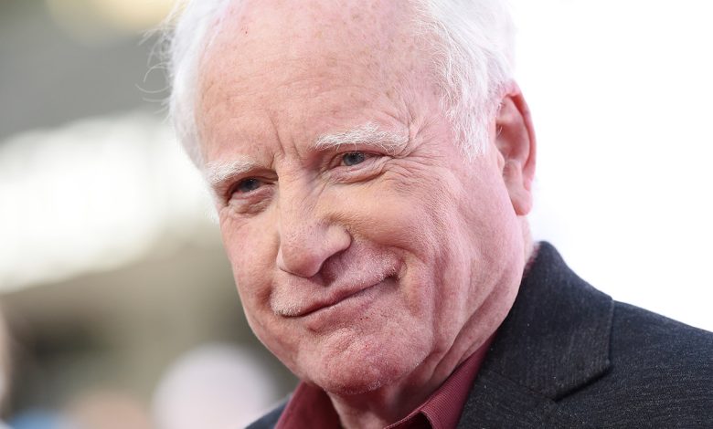 Richard Dreyfuss arrives at the premiere of Paramount Pictures