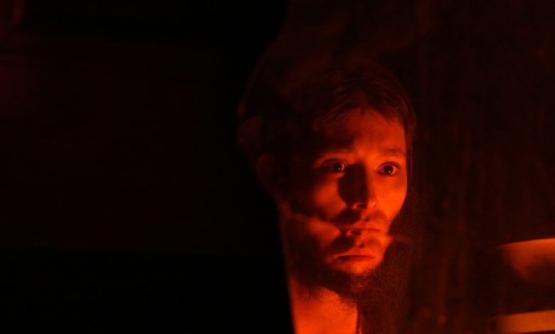 In ‘Cinema Jazireh,’ a Woman Dresses up as a Man in Taliban Afghanistan in Search of Her Son, Hope