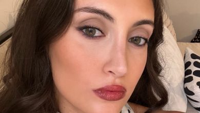 This Is the One Foundation Makeup Artists and Facialists Recommend to (Literally) Everyone