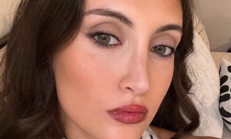 This Is the One Foundation Makeup Artists and Facialists Recommend to (Literally) Everyone