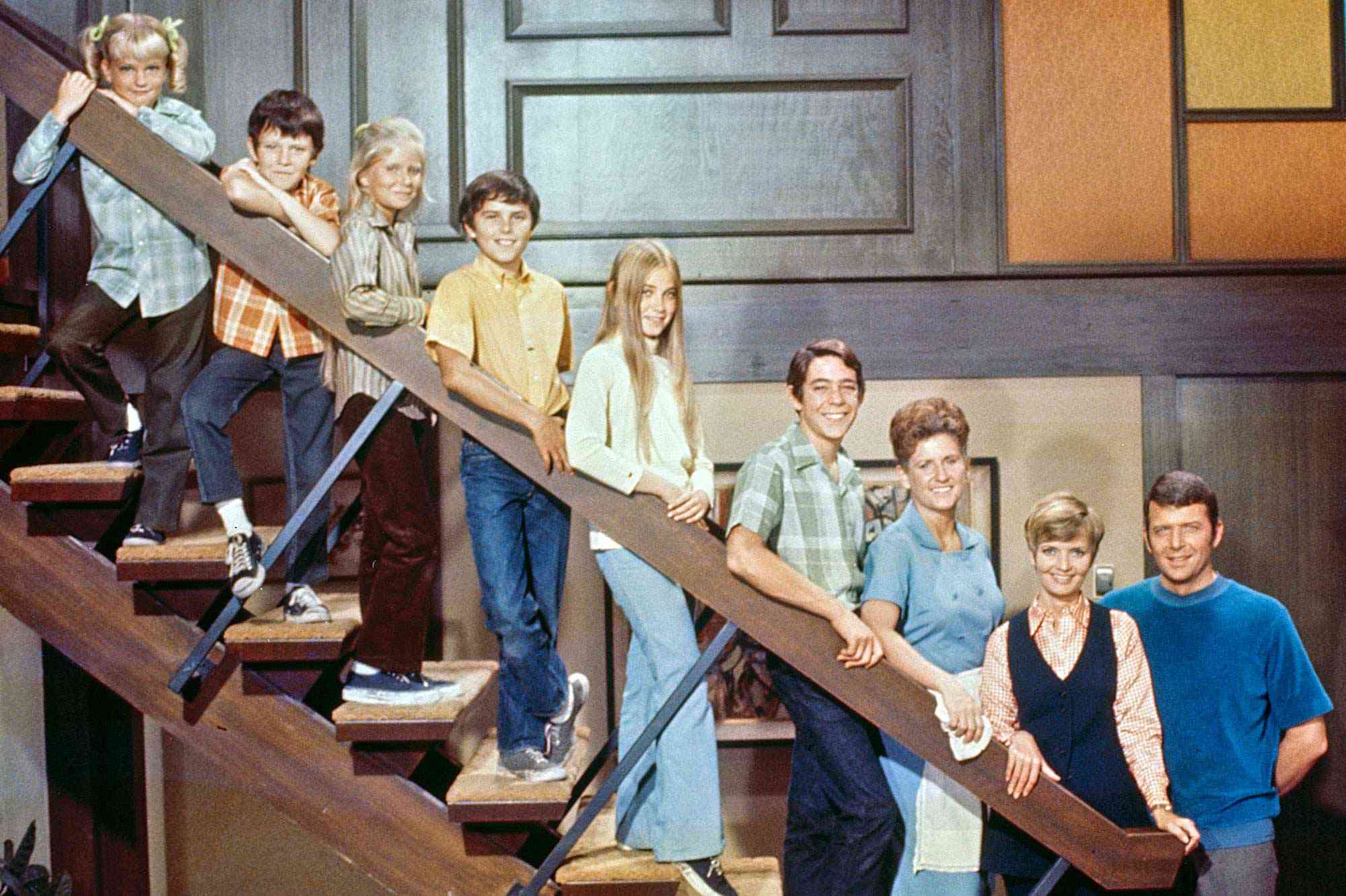 Susan Olsen (as Cindy Brady); Mike Lookinland (as Bobby Brady); Eve Plumb (as Jan Brady); Christopher Knight (as Peter Brady); Maureen McCormick (as Marcia Brady); Barry Williams (as Greg Brady); Ann B. Davis (as Alice Nelson); Florence Henderson (as Carol Brady); and Robert Reed (as Mike Brady) in The Brady Bunch