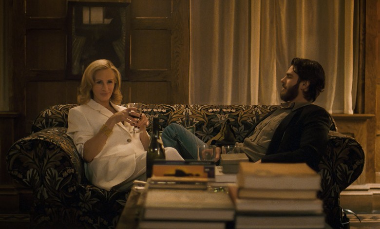 (L to R) Julia Roberts as Alma and Andrew Garfield as Hank in After the Hunt