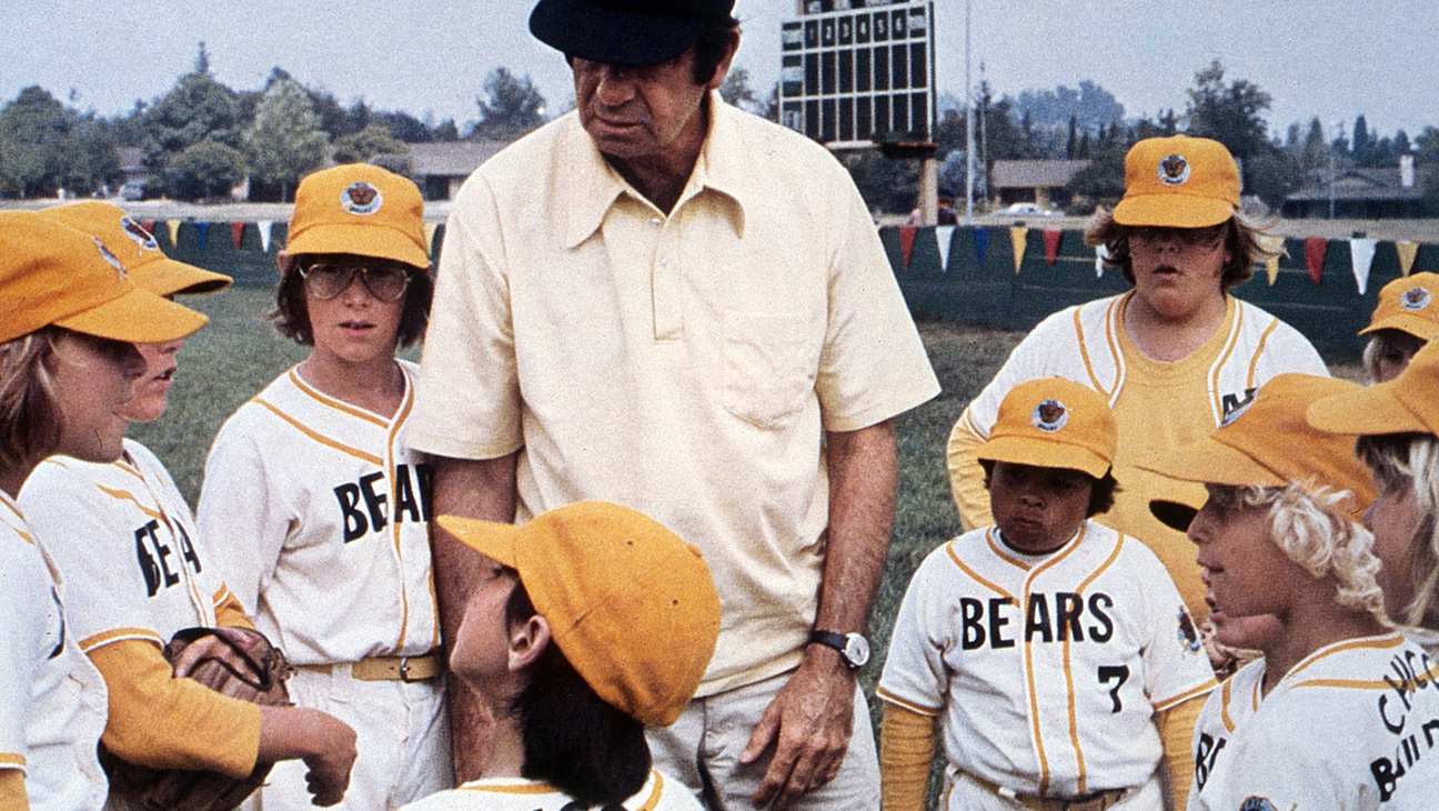 THE BAD NEWS BEARS, Tatum O'Neal (left), Jackie Earle Haley (back left), Alfred Lutter III (eyeglasses), Walter Matthau (center), Gary Lee Cavagnaro (back, right of center)
