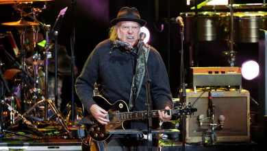 Neil-young-facebook