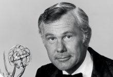 Johnny Carson posed with Emmy in a promotional photo in 1972; two years later, he hosted the ceremony for the last time.