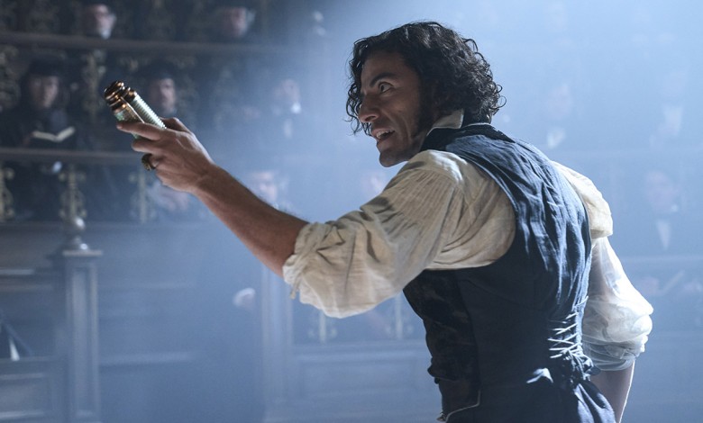 Oscar Isaac as Victor Frankenstein in Frankenstein directed by Guillermo del Toro.