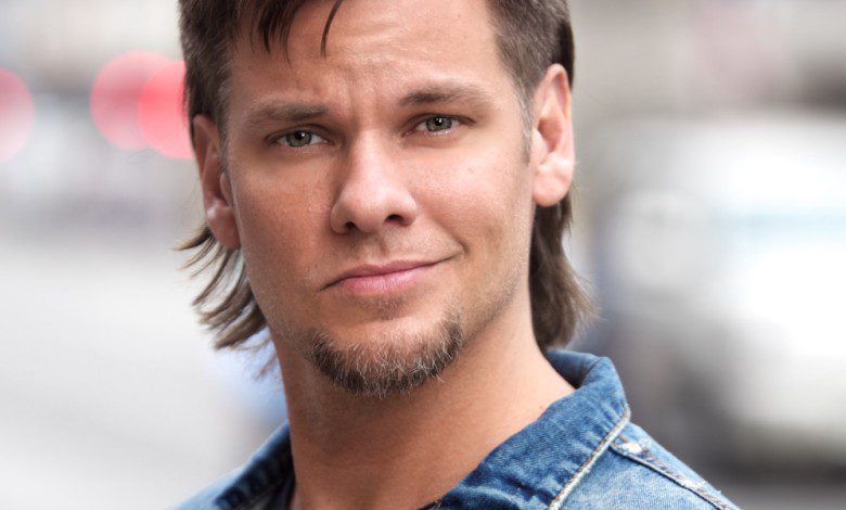 Theo Von Demands Removal From Homeland Security Clip: “Keep Me Out of Your ‘Banger’ Deportation Videos”