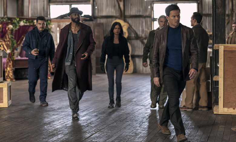 Mateo (Gabriel Alvarado), Grofield (LaKeith Stanfield), Zen (Rosa Salazar), Colonel Ortiz (Hemky Madera) and Parker (Mark Wahlberg) in Play Dirty