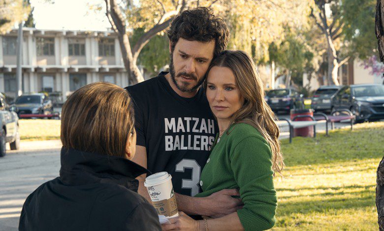 Adam Brody as Noah, Kristen Bell as Joanne