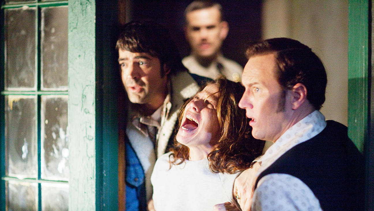 THE CONJURING, from left: Ron Livingston, Lili Taylor, Patrick Wilson, back: John Brotherton, 2013. ph: Michael Tackett/©Warner Bros. Pictures/courtesy Everett Collection