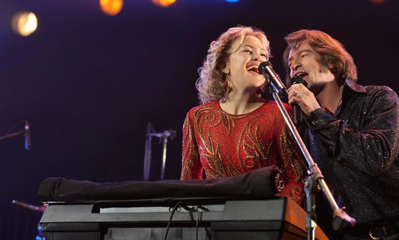 (L to R) Kate Hudson as Claire Sardina and Hugh Jackman as Mike Sardina in director Craig Brewer