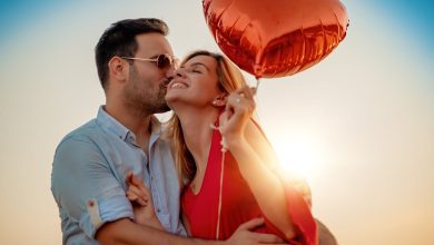 14 Sweet Signs He Likes You But Is Afraid Of Rejection + How Should You React?