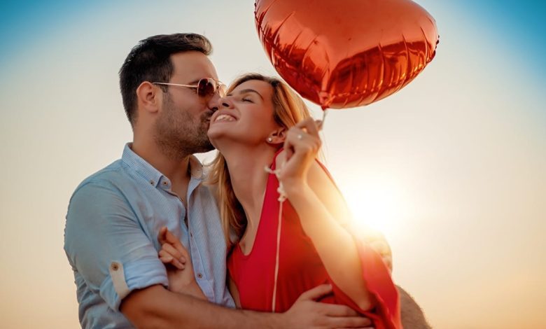 14 Sweet Signs He Likes You But Is Afraid Of Rejection + How Should You React?