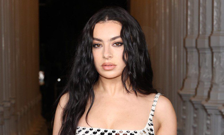 Charli XCX Crashes Role Model’s ‘Saturday Night Live’ Performance