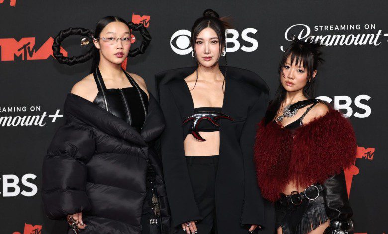 ‘KPop Demon Hunters’ Singers Make Surprise ‘SNL’ Appearance With First-Ever “Golden” Performance