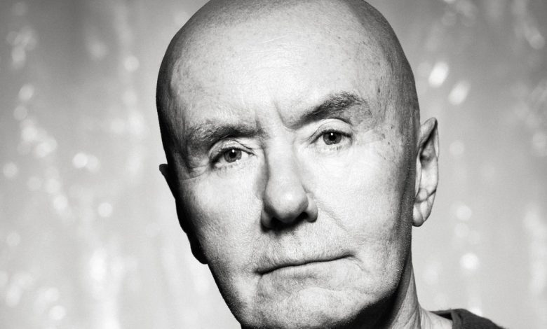 ‘Trainspotting’ Author Irvine Welsh Is Worried We’re Becoming Slaves of the Tech Age