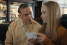 (L to R) Charlie Hunnam as Ed Gein, Suzanna Son as Adelina in episode 302 of Monster: The Ed Gein Story.