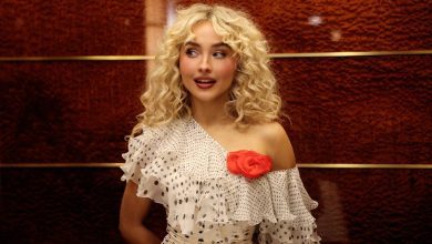 Sabrina Carpenter in an elevator