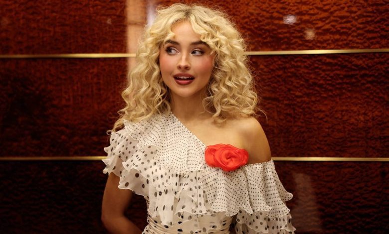 Sabrina Carpenter in an elevator