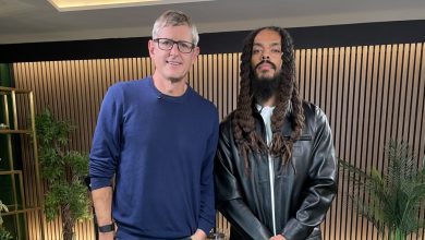 (from left) Louis Theroux, Bobby Vylan