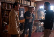 Caption: (L-R) Patrick Wilson as Ed Warren, Ben Hardy as Tony Spera and Director Michael Chaves an New Line Cinema’s Conjuring: Last Rites