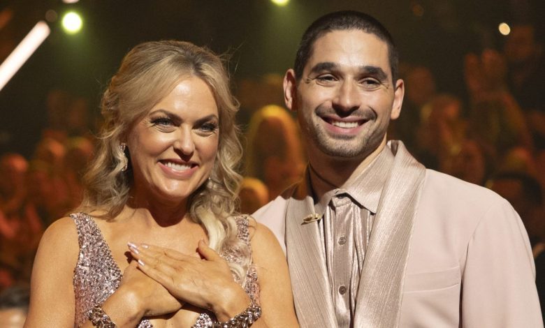 Elaine Hendrix Opens Up About ‘DWTS’ Injury, Expert Advice She’s Received as She Tries to Make the Finale: “Pain Is Temporary”