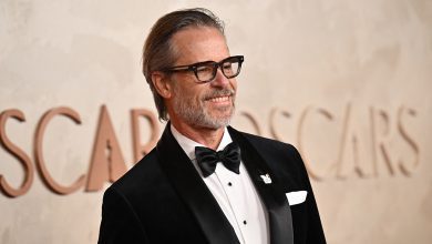 Guy Pearce attends the 97th Annual Academy Awards.