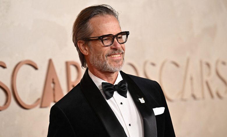 Guy Pearce attends the 97th Annual Academy Awards.