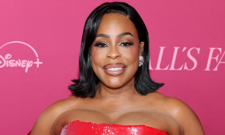 Niecy Nash-Betts attends the world premiere of Hulu